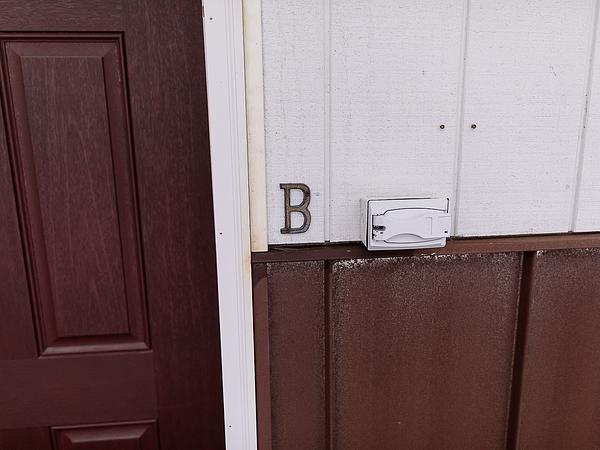 Beautiful apartment, king size bed, and fast WiFi! Unit B